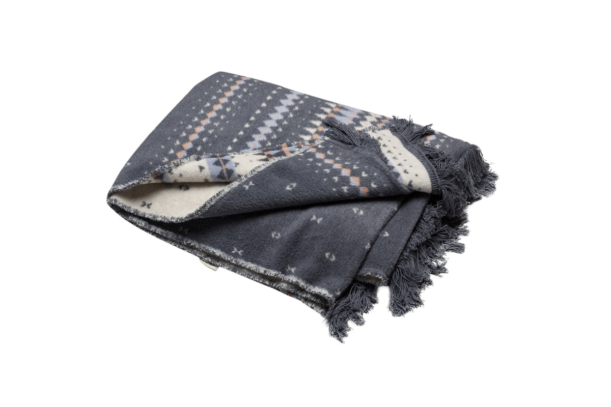 Vienna Throw - Norwegian Brodue with Fringes in Grey