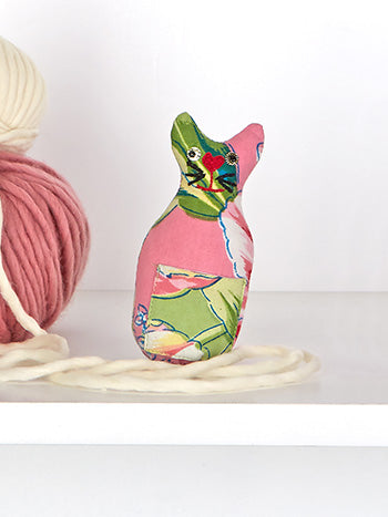Spring Bouquet Patchwork Cat Pin Cushion