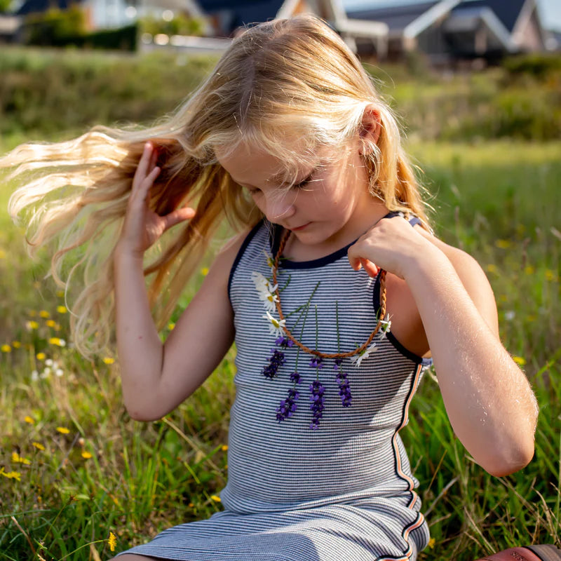 Huckleberry Make Your Own Fresh Flower Necklace