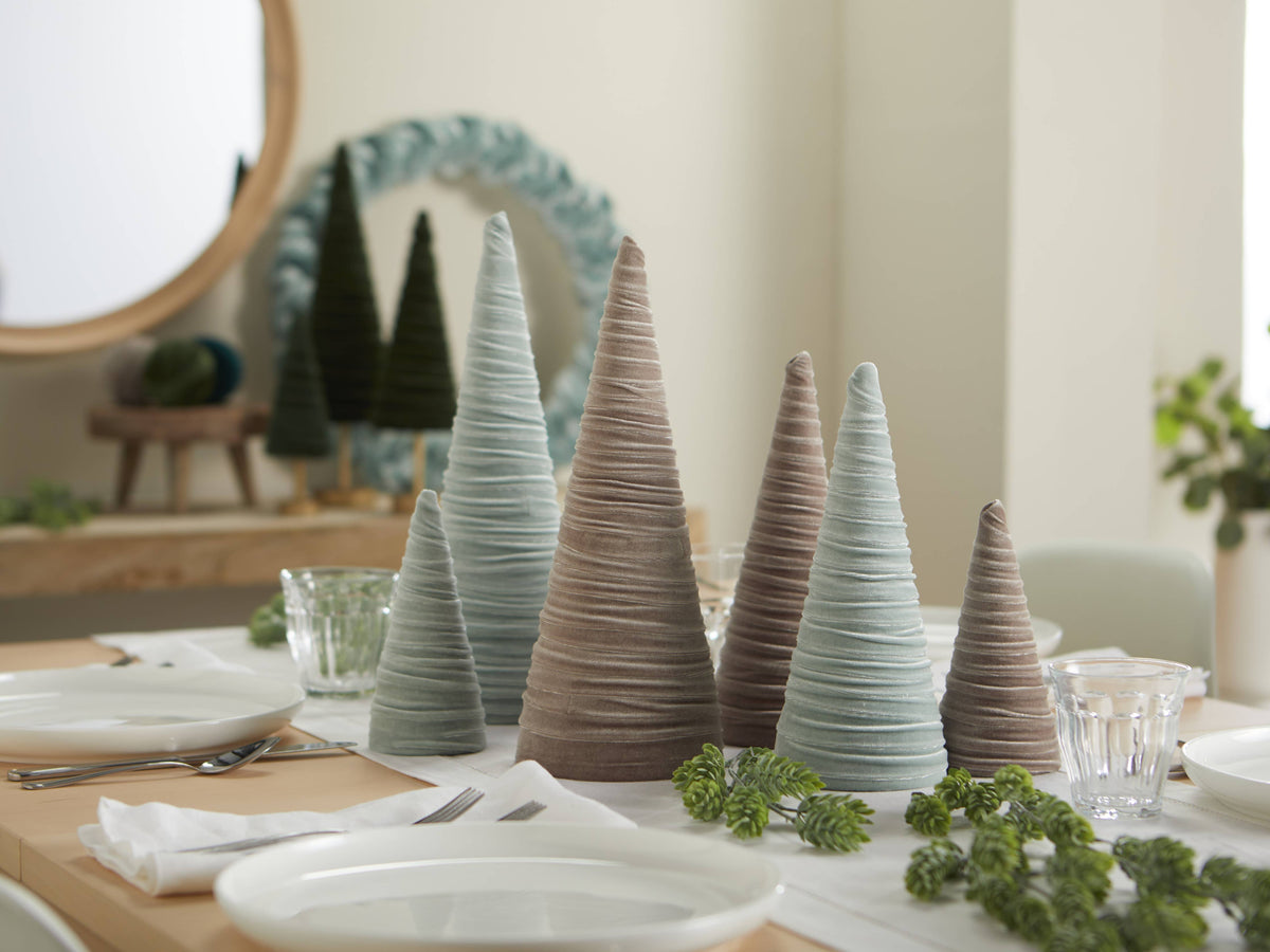 Your Heart's Content - Cones Velvet Small, Elegant Bookshelf, Christmas 2025 Tree