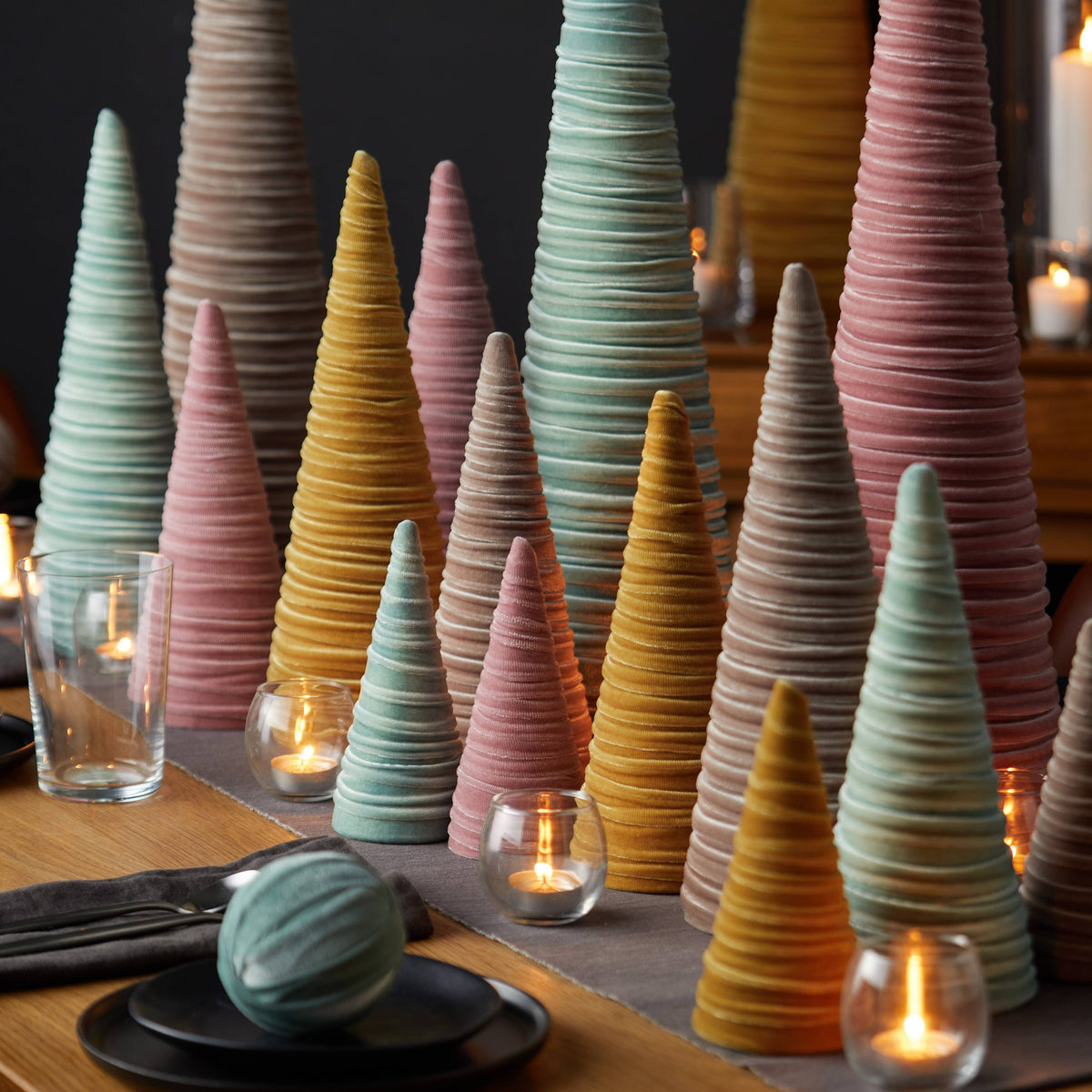 Your Heart's Content - Cones Velvet Small, Elegant Bookshelf, Christmas 2025 Tree