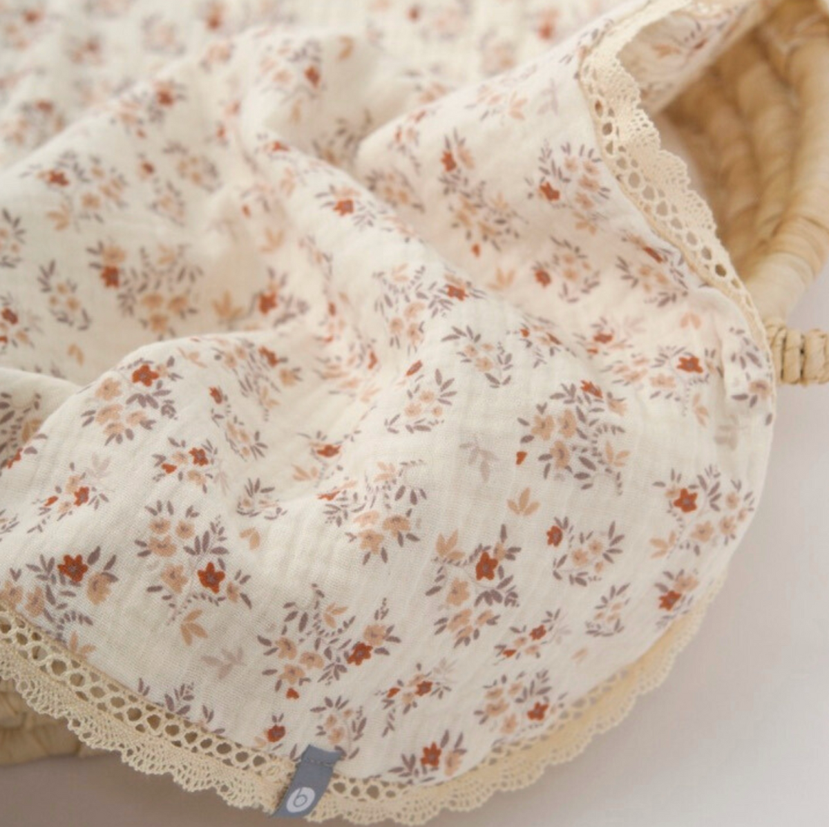 Baluchon Baby Blanket - Cotton Muslin with lace trim