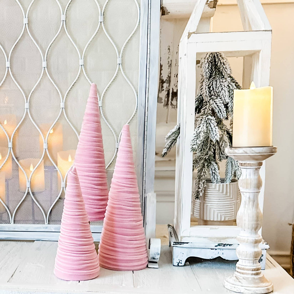Your Heart's Content - Cones Velvet Small, Elegant Bookshelf, Christmas 2025 Tree