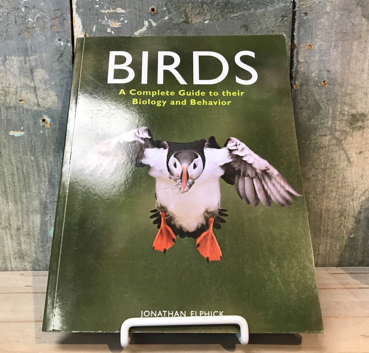 Birds: A Complete Guide to their Biology and Behaviour