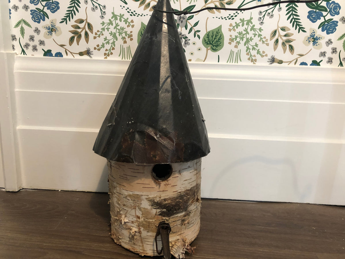 The Saltbox Shoppe- Tree Birdhouse
